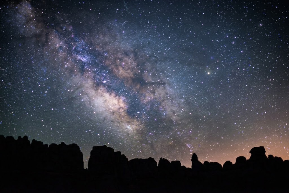 Milky Way over Southern Utah desert rock formations, showing the dark skies travelers can enjoy near Kanab and nearby national parks