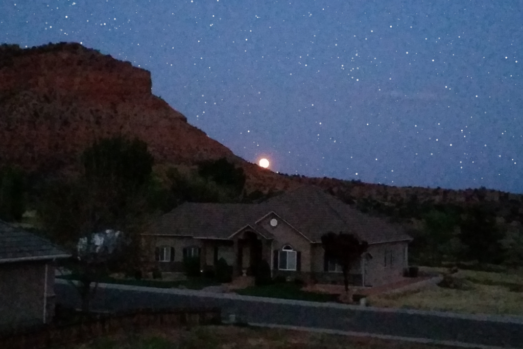 Night sky over Kanab, Utah with red cliffs and stars, a peaceful base camp for Southern Utah stargazing